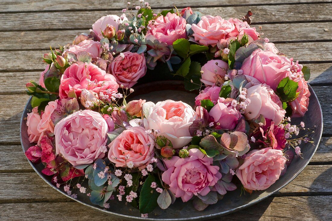 Wreath of roses, hydrangeas and baby's breath