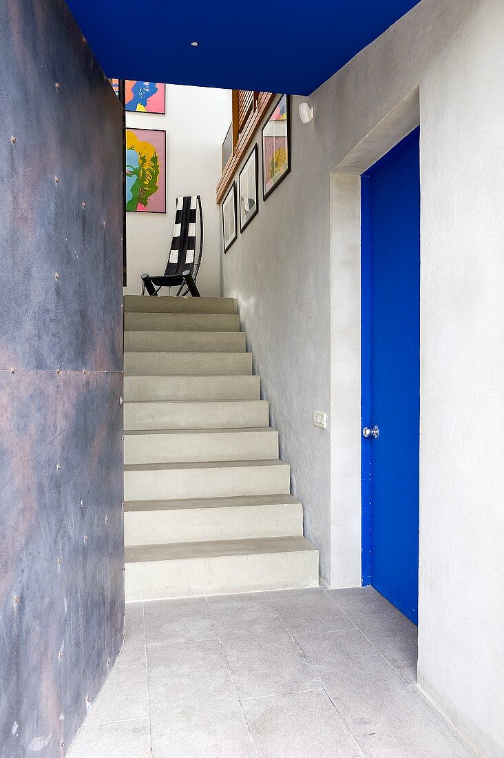 Staircase with pictures on wall (Villa Nalu, Southern France)