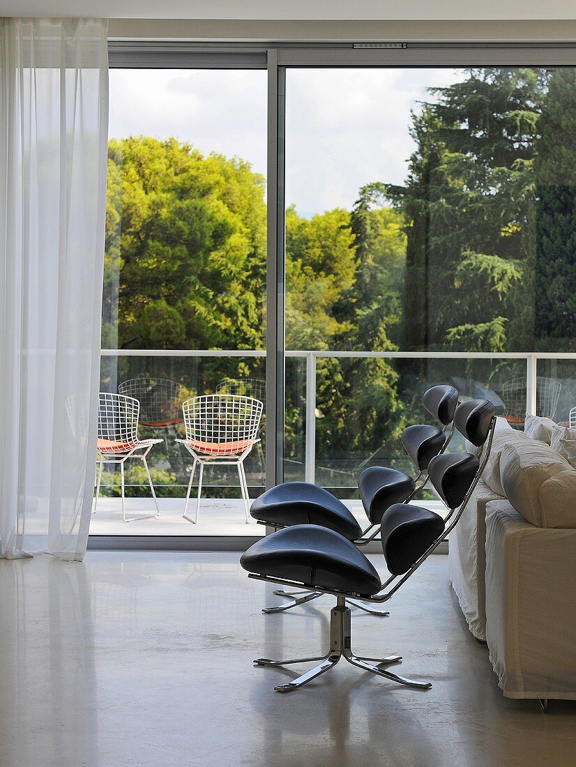 Designerstühle im Wohnhaus Villa Bamboo, Südfrankreich
