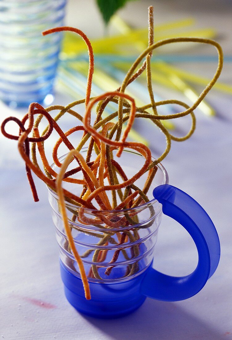 Coloured spaghetti table decoration