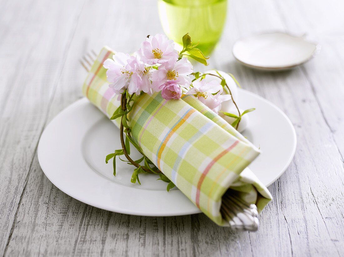 Spring place-setting with blossom wreath