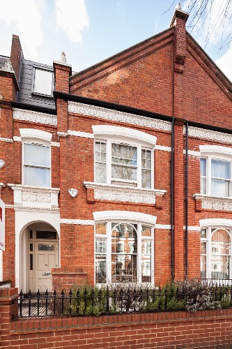 Altes, englisches Backsteinhaus mit … – Bild kaufen – 11173685 living4media