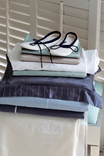 Lamellentür Bilder – Interior Design-Fotos kaufen living4media