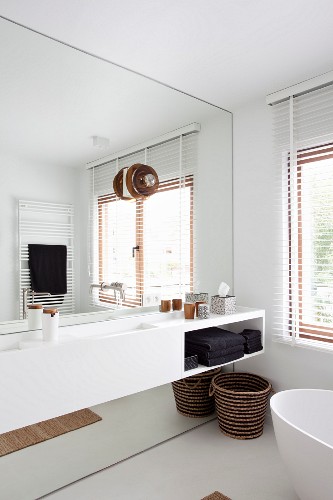 Spiegelwand Bilder – Interior Design-Fotos kaufen living4media