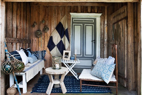 Cosy Maritime Decor In Porch Of Wooden Buy Image 11149595