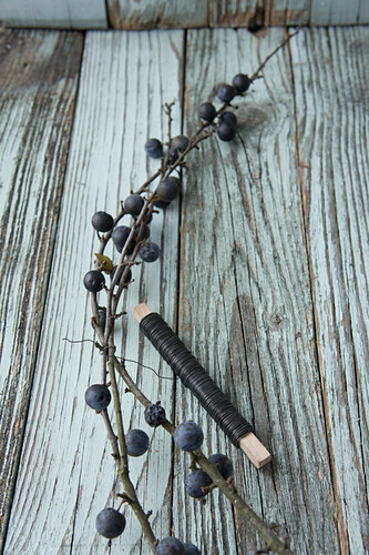 Making a wreath of sloe branches