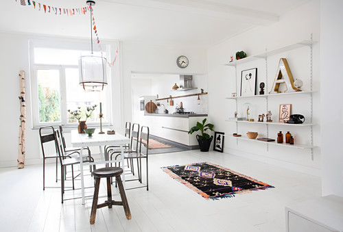 Weisser Boden Bilder – Interior Design-Fotos kaufen living4media