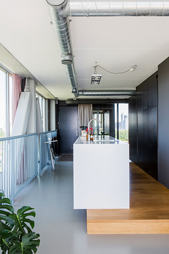 Holzpodest Bilder – Interior Design-Fotos kaufen living4media