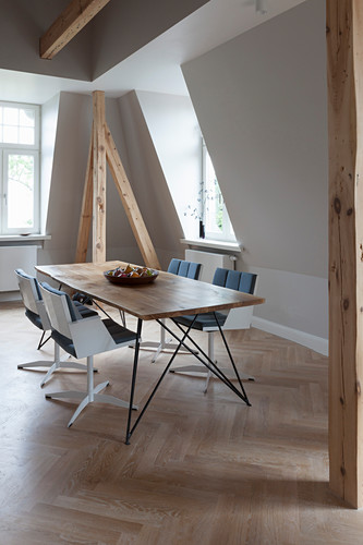 Dachschräge Bilder – Interior Design-Fotos kaufen living4media