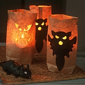 Paper lanterns as table decoration for Halloween