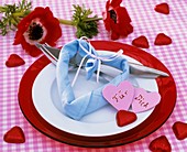 Place-setting with napkin heart and anemones