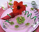 Amaryllis & 4-leaf clover candle (New Year plate decoration)