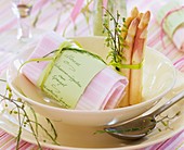 Place-setting with white asparagus and menu