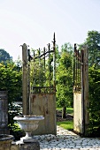 Gate