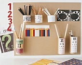 DIY-Wandboard mit Stifthaltern und Postkarten