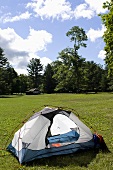 Camping-Zelt auf Wiese in New England