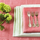 Three cake forks on napkins