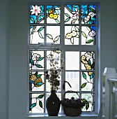 Bleiglasfenster mit floralem Muster
