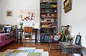 Colourful living room with bookshelf and wall decoration