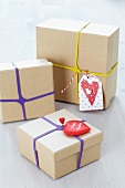 Gift boxes with rubber bands