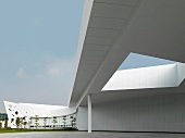 Futuristisches Wohnhaus mit weisser Fassade in Asien