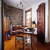 Dining room with Shaker-style furnishings