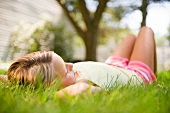 USA, New York, Girl (10-11) relaxing in park