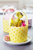 Cupcake cases as Easter baskets or guest favours