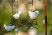 Mobile with bird figurines as garden accessory (close-up)