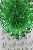 Lampenschirm aus grünen Glasblüten