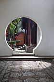 Kreisförmiger Eingang zu asiatischen Garten (Suzhou, Provinz Jiangsu, China)