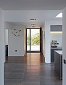 Point 7, Winchester, United Kingdom. Architect: Dan Brill Architects, 2014. Open-plan, minimalist white corridor