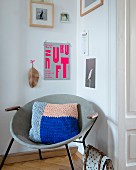 A knooked colour block cushion – knitting with a hook