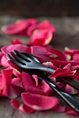 Rose petals with wooden cutlery