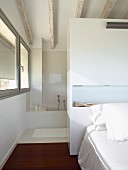 Raumteiler Schrank zwischen Schlafzimmer und Bad Ensuite
