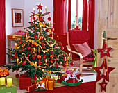 Weihnachtsbaum aus Picea pungens 'Glauca' natürlich geschmückt