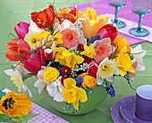 Spring arrangement with wire mesh as a plug-in aid