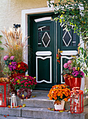 House entrance with chrysanthemum (autumn chrysanthemum)