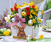 Wooden basket with napkin 'Hase'