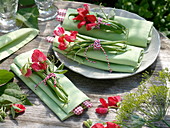 Napkin decoration from green beans and puff pastry