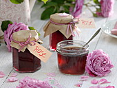Rose jelly as a homemade gift