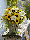 Yellow-white late summer bouquet