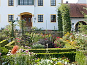 Art garden, view from the cottage garden on the house