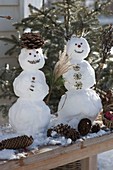 Mini snowmen with nature decoration