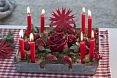 Quick advent wreath with red candles in sand on zinc tray