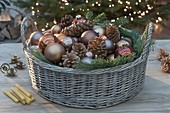 Basket with the matching tree decoration to copper brown