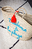 Raffia shopping basket with turquoise lettering