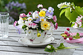 Small bouquet made with Narcissus (Narcissus), Viola cornuta