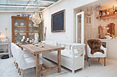 Cosy shabby-chic dining room in conservatory