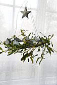 Mistletoe wreath with slate star